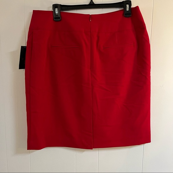 Red pencil skirt for office business attire - Picture 3 of 7